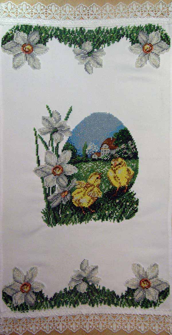 Курчата в нарцисах